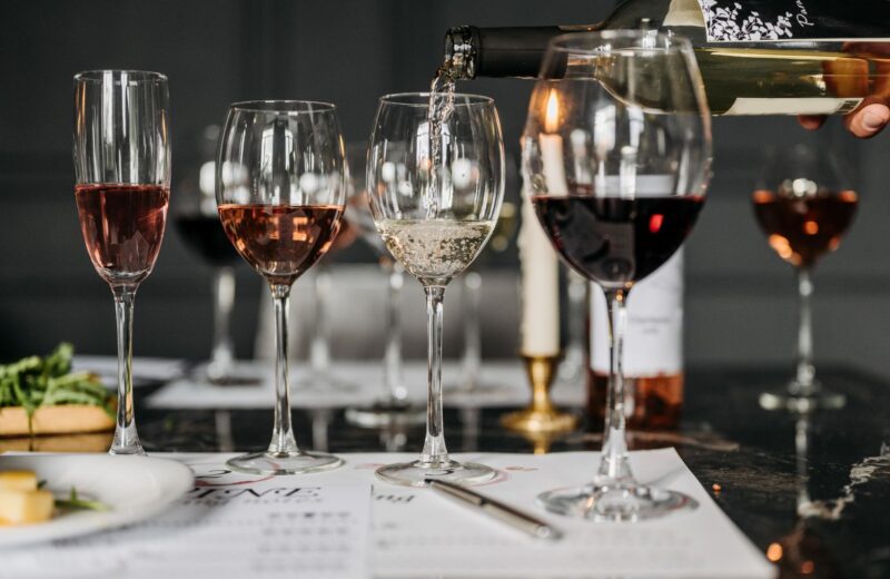 A tasting set with several glasses of red, white and rosé wine and a sheet of notes